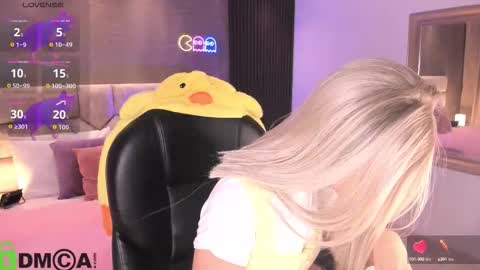 Snapshot of arinextdoor chatting on October 2025 09:45:01 PM Ari online show from October 2025 09:45:01 PM