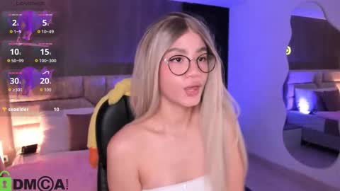 Snapshot of arinextdoor chatting on October 2025 11:25:02 PM Ari online show from October 2025 11:25:02 PM