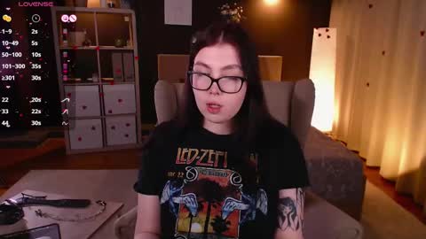 Astrid online show from February 2025 12:27:02 AM