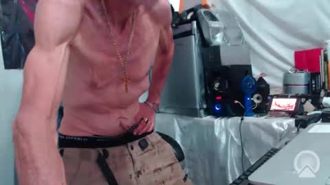 Snapshot of armaduradeacero chatting on September 2025 10:47:01 PM armaduradeacero online show from September 2025 10:47:01 PM