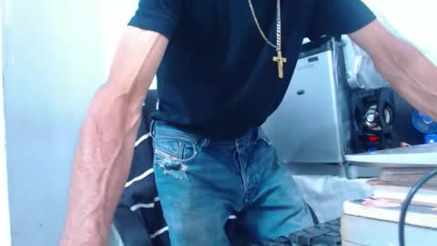 Snapshot of armaduradeacero chatting on October 2025 08:04:01 AM armaduradeacero online show from October 2025 08:04:01 AM