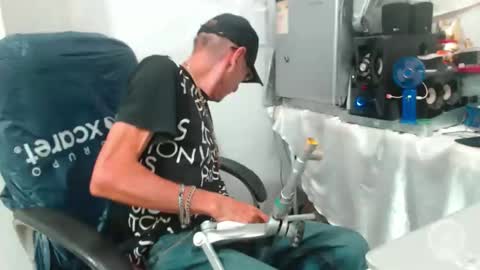 Snapshot of armaduradeacero chatting on October 2025 09:48:01 AM armaduradeacero online show from October 2025 09:48:01 AM