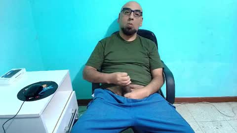 Snapshot of arnelux72 chatting on October 2025 05:46:01 AM arnelux72 online show from October 2025 05:46:01 AM