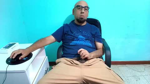 Snapshot of arnelux72 chatting on October 2025 05:33:01 AM arnelux72 online show from October 2025 05:33:01 AM