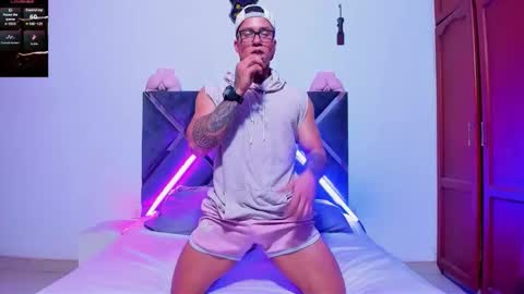 Snapshot of arnold_fit_hot98 chatting on November 2025 04:40:02 PM Arnold fit hot98 online show from November 2025 04:40:02 PM