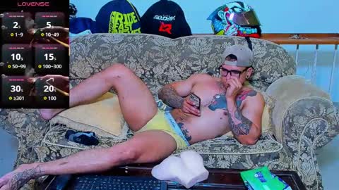 Snapshot of arnold_sexy_hot98 chatting on October 2025 05:26:02 AM arnold sexy hot98 online show from October 2025 05:26:02 AM