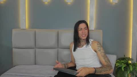 Snapshot of arohomlester chatting on November 2025 11:03:01 PM Arohom Lester online show from November 2025 11:03:01 PM