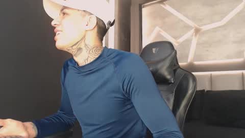 Snapshot of arohomlester chatting on November 2025 11:02:02 AM Arohom Lester online show from November 2025 11:02:02 AM