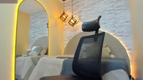 Snapshot of aron_bolt chatting on November 2025 01:06:02 AM ARON BOLT online show from November 2025 01:06:02 AM