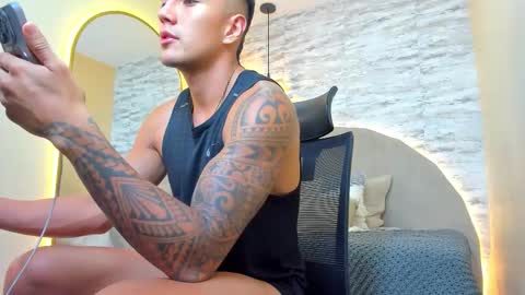 Snapshot of aron_bolt chatting on November 2025 10:08:02 PM ARON BOLT online show from November 2025 10:08:02 PM