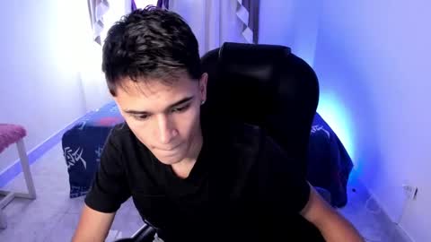 Aaron online show from October 2025 09:22:01 PM