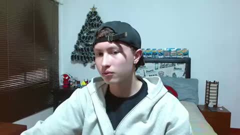 Snapshot of aron_miller18 chatting on December 2024 08:23:01 PM Aaron online show from December 2024 08:23:01 PM