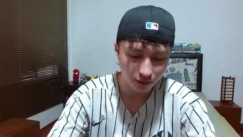 Snapshot of aron_miller18 chatting on January 2025 07:29:01 PM Aaron online show from January 2025 07:29:01 PM