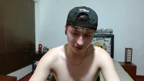 Snapshot of aron_miller18 chatting on January 2025 05:05:01 PM Aaron online show from January 2025 05:05:01 PM