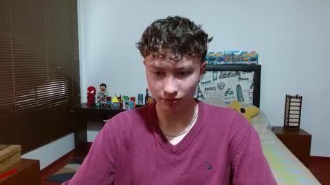 Snapshot of aron_miller18 chatting on February 2025 04:25:01 PM Aaron online show from February 2025 04:25:01 PM