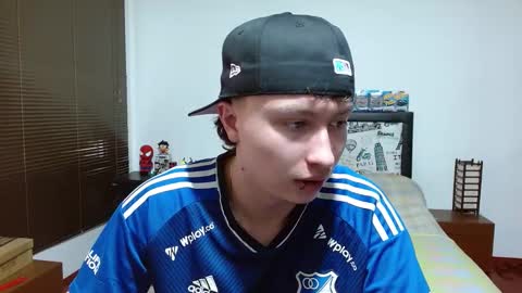 Snapshot of aron_miller18 chatting on February 2025 06:33:01 PM Aaron online show from February 2025 06:33:01 PM