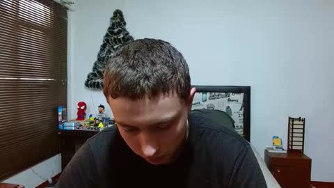 Snapshot of aron_miller18 chatting on December 2025 08:46:01 PM Aaron online show from December 2025 08:46:01 PM