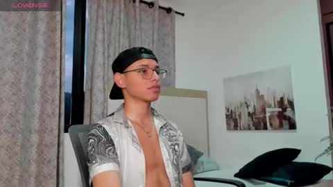 Snapshot of aron_pipeer chatting on September 2025 10:44:02 PM aron_pipeer online show from September 2025 10:44:02 PM