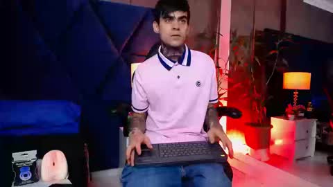 Snapshot of aronmuller_ chatting on September 2025 05:07:01 AM aronmuller_ online show from September 2025 05:07:01 AM
