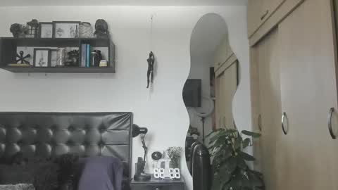 ARON  Independent model  online show from October 2025 04:48:02 PM