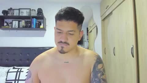 ARON  Independent model  online show from November 2025 10:52:01 PM