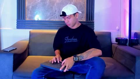 Snapshot of aroon_sexx21 chatting on November 2025 12:16:01 PM Aroon online show from November 2025 12:16:01 PM