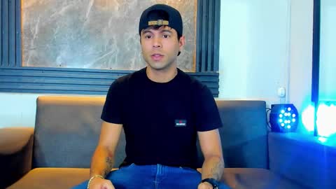 Snapshot of aroon_sexx21 chatting on December 2025 07:40:02 PM Aroon online show from December 2025 07:40:02 PM