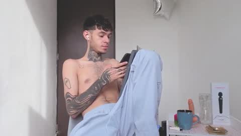 Snapshot of arteemiis chatting on September 2025 10:28:01 AM online show from September 2025 10:28:01 AM