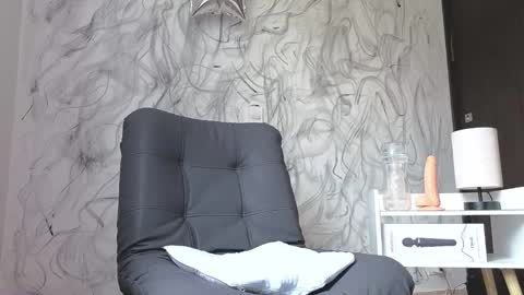 Snapshot of arteemiis chatting on October 2025 11:18:02 AM online show from October 2025 11:18:02 AM