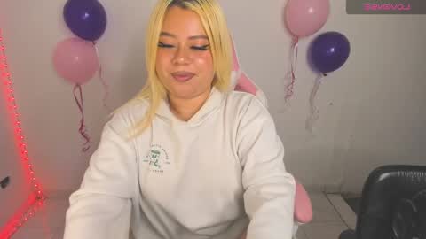 Snapshot of arthemiss033 chatting on October 2025 10:54:02 PM Val online show from October 2025 10:54:02 PM