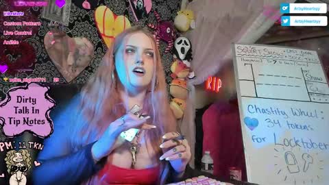 ArtsyHeartsyy online show from October 2025 02:09:01 AM