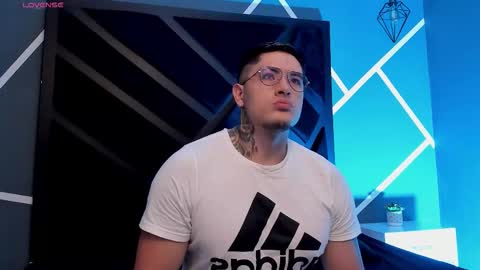 Snapshot of arturfrostt chatting on December 2025 11:15:02 AM Artur online show from December 2025 11:15:02 AM