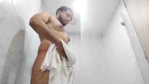 arturguy01 online show from December 2024 12:34:02 PM