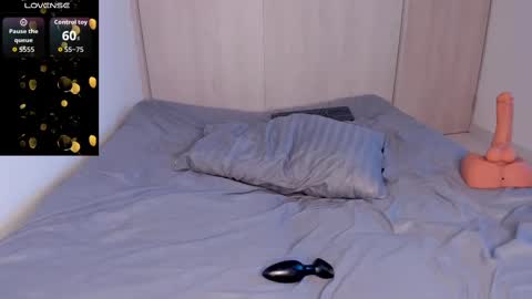 arturguy01 online show from October 2025 11:58:02 PM