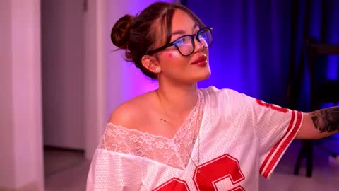 Snapshot of aryadeluna chatting on October 2025 11:46:02 PM Lunaa online show from October 2025 11:46:02 PM