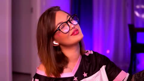 Snapshot of aryadeluna chatting on October 2025 12:41:01 AM Lunaa online show from October 2025 12:41:01 AM