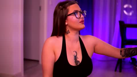 Snapshot of aryadeluna chatting on October 2025 06:37:01 PM Lunaa online show from October 2025 06:37:01 PM