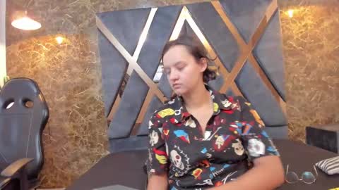 AsamiHattori  online show from October 2025 11:18:01 AM