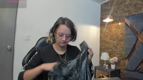 AsamiHattori  online show from November 2025 11:23:02 AM