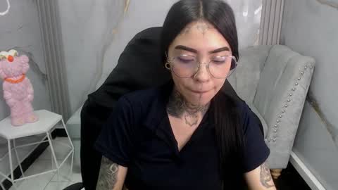 ashley_blum_v online show from October 2025 01:29:01 PM