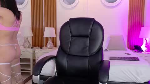 Ashley  online show from November 2025 04:24:02 AM