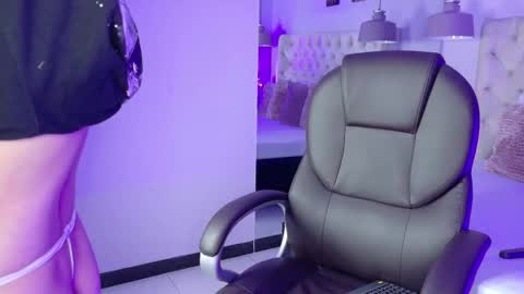 Ashley  online show from November 2025 03:54:02 PM