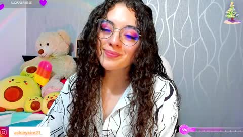 Snapshot of ashleykiim_ chatting on December 2024 09:20:02 PM .. Ashley .. online show from December 2024 09:20:02 PM