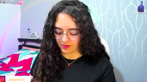 Snapshot of ashleykiim_ chatting on September 2025 12:45:02 AM .. Ashley .. online show from September 2025 12:45:02 AM