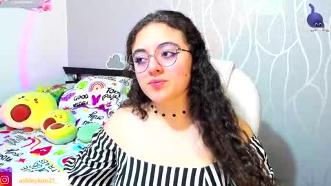 Snapshot of ashleykiim_ chatting on October 2025 12:52:02 AM .. Ashley .. online show from October 2025 12:52:02 AM