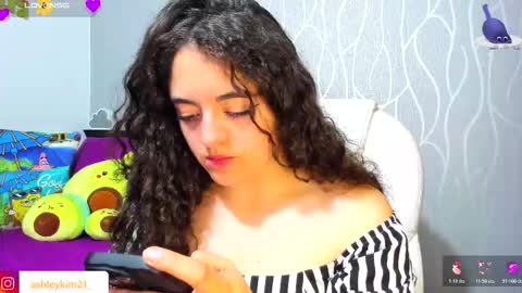 Snapshot of ashleykiim_ chatting on December 2025 01:22:02 AM .. Ashley .. online show from December 2025 01:22:02 AM