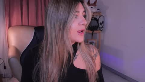 Snapshot of ashleyvalirya chatting on October 2025 04:12:02 AM Ashley Lauren online show from October 2025 04:12:02 AM