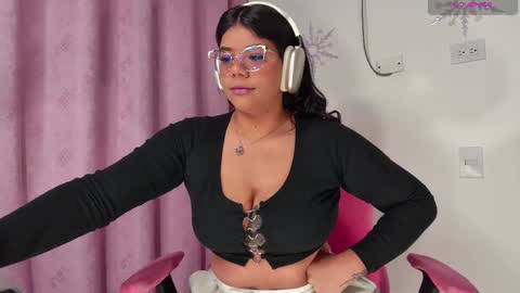 Ashleyy18   online show from February 2025 09:37:01 AM