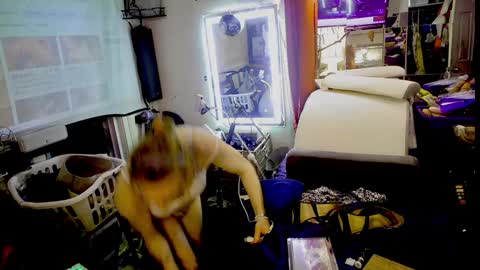 Snapshot of ashmomo chatting on December 2024 06:25:02 AM ashmomo online show from December 2024 06:25:02 AM