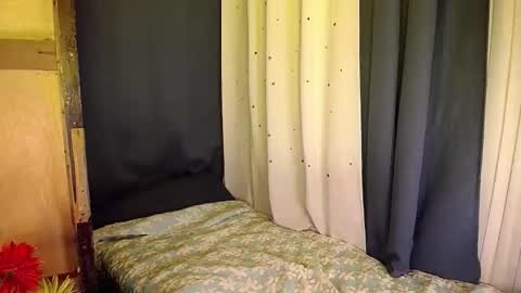 Snapshot of asian_cougar69 chatting on October 2025 06:04:01 PM Elaine Navales online show from October 2025 06:04:01 PM